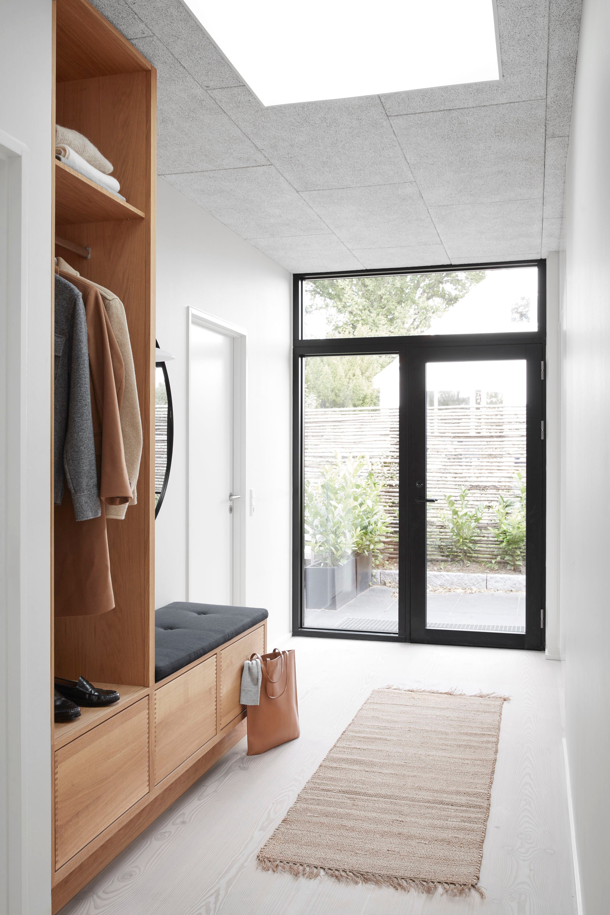 Sommerhus entre med egetræ og fingertap