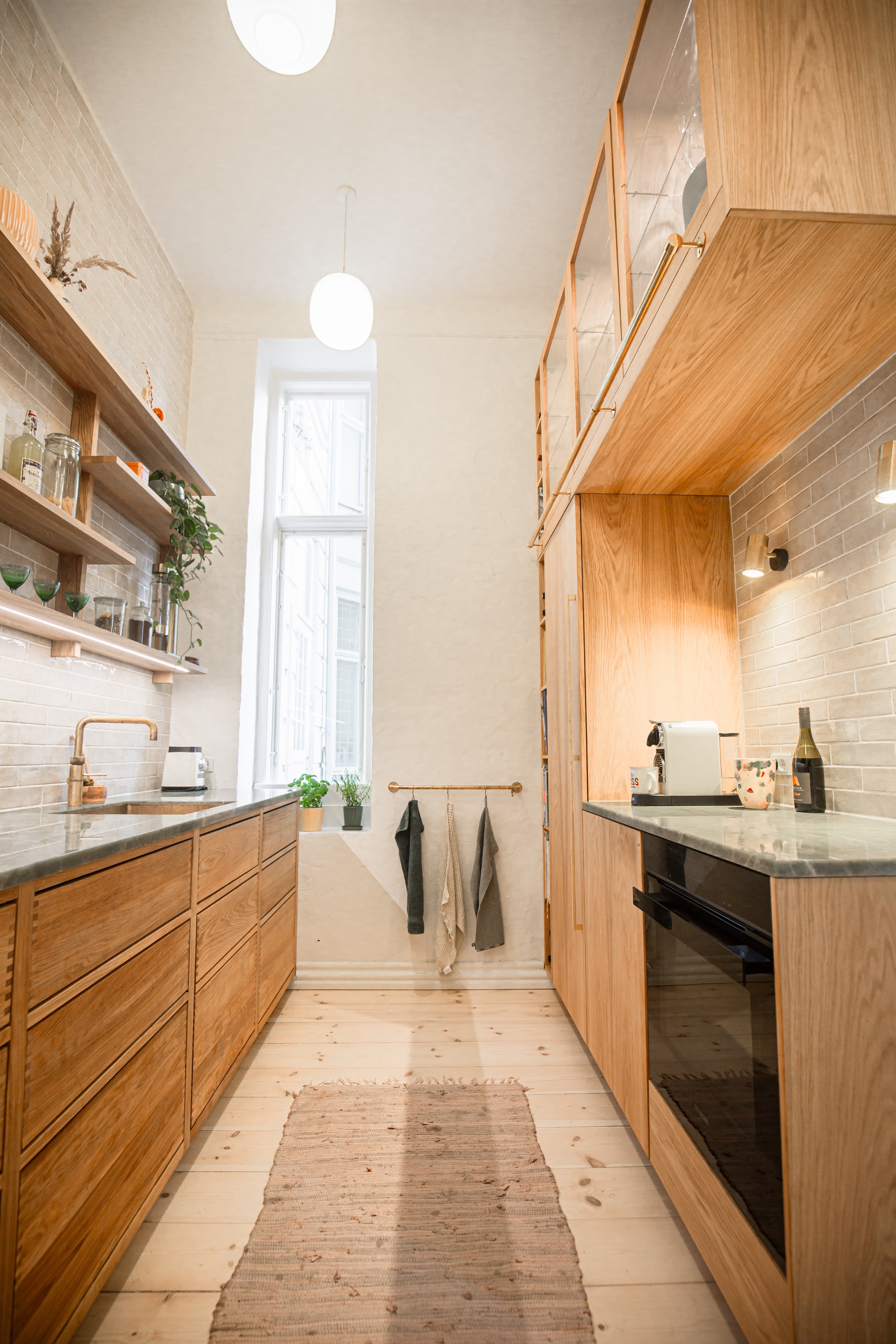 Høje overskabe i egefiner