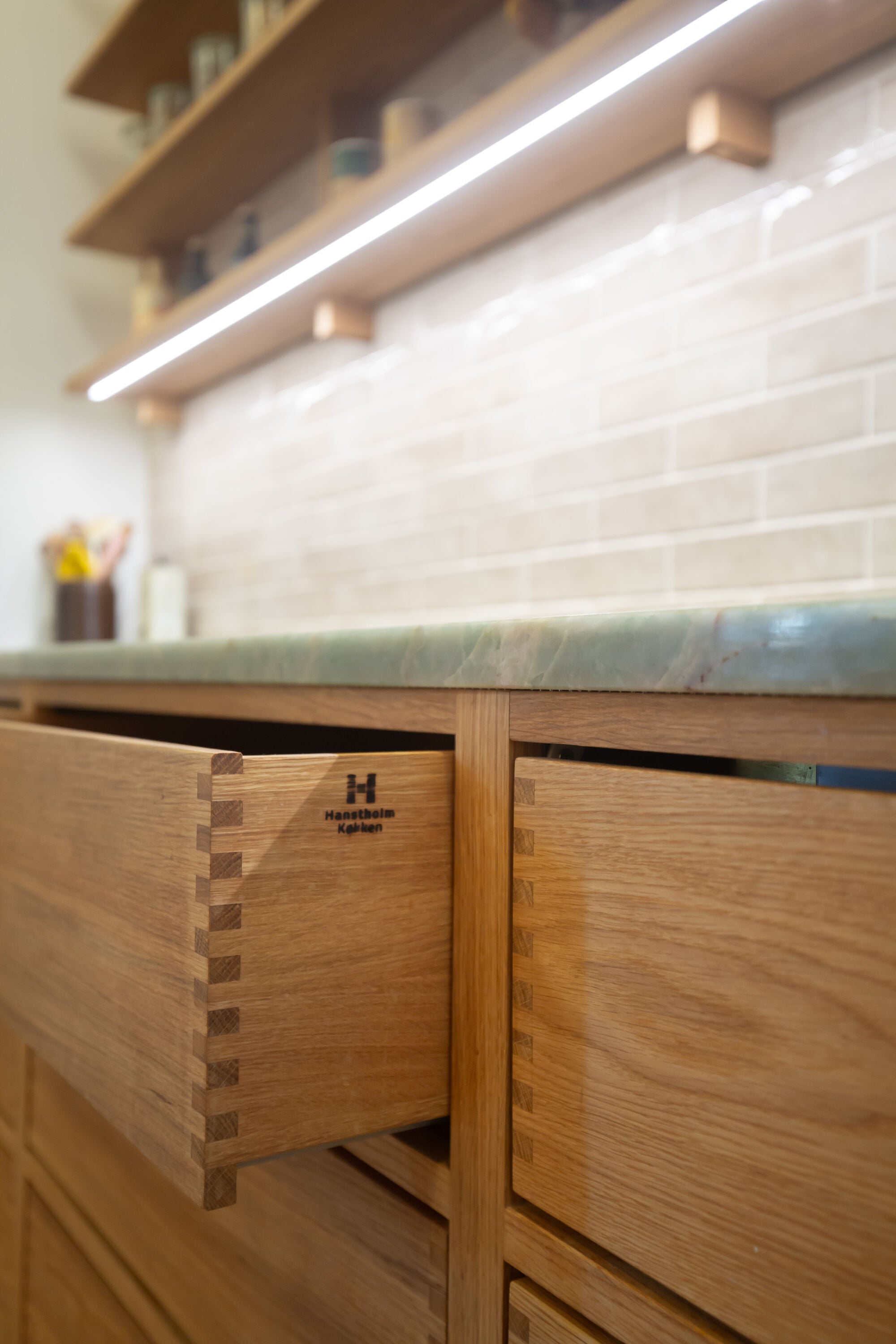 Åben fingertappet skuffe fra Hanstholm Køkken