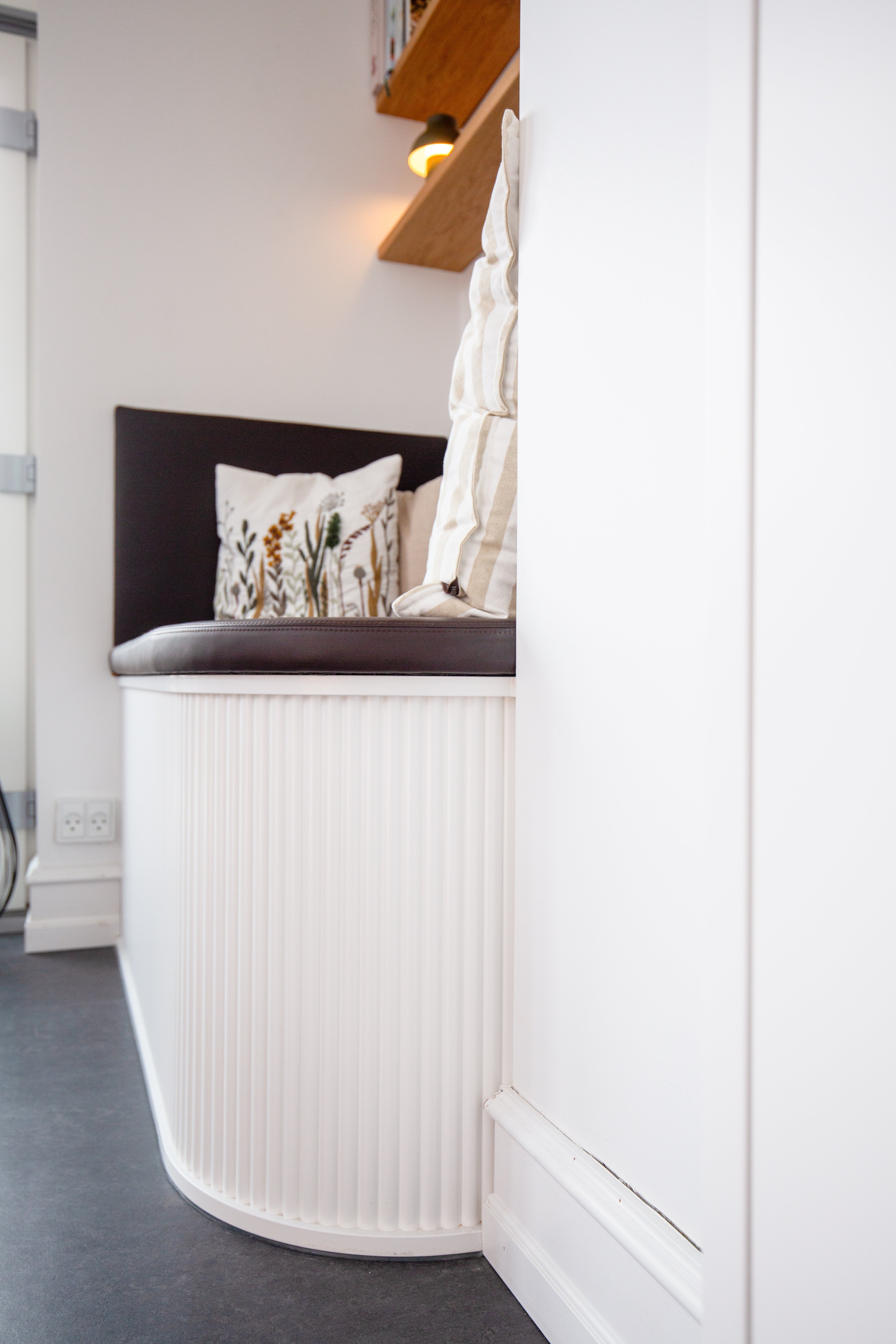 Hjørnebænk med riller